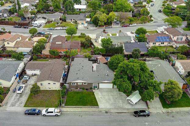 Foto del edificio - 384 Mccovey Ln