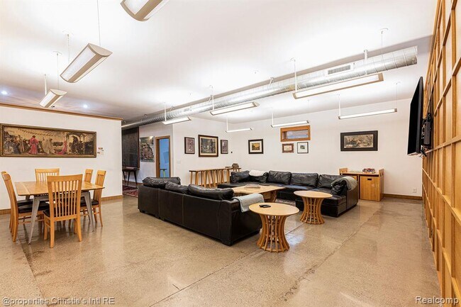 Foto del edificio - 3020 E Grand Blvd