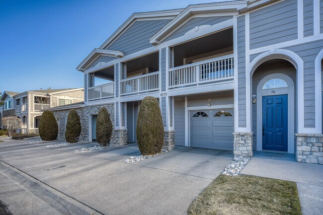 Condo front with private garage - 4232 S Blackhawk Cir