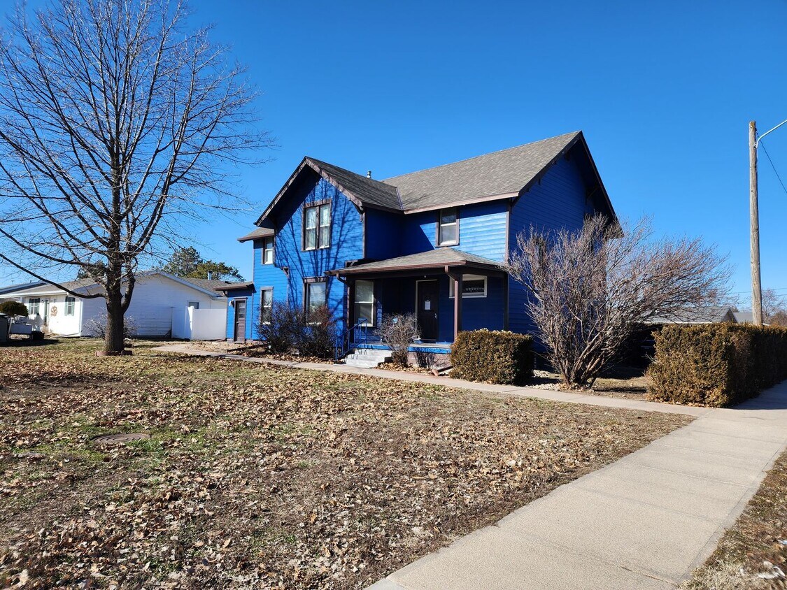 Primary Photo - 221 E D St