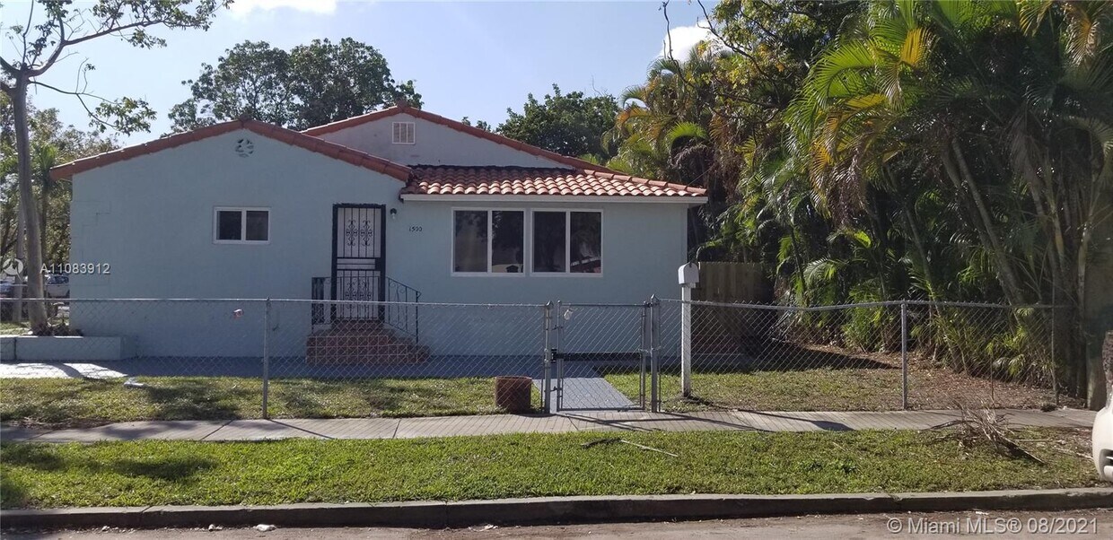 Primary Photo - 1500 SW 9th St