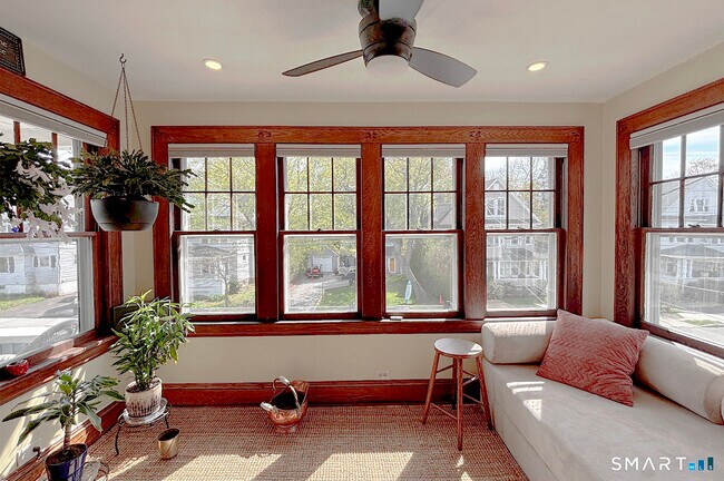 Foto del edificio - 76 Harborview Ave