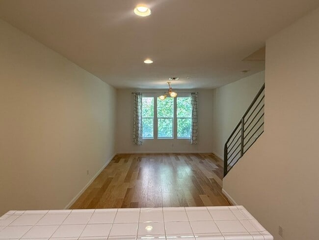 Building Photo - 448 Marina Way