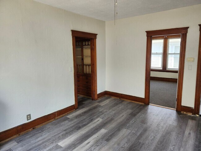 Foto del edificio - 3 Bed, 1 Bath 3rd floor apartment