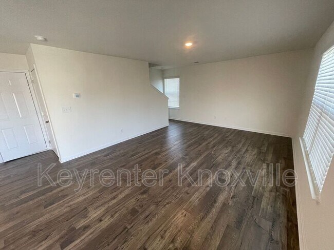 Building Photo - 340 Aspen Dr