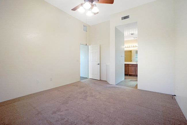 Building Photo - 48 S Happy Valley Saddle Dr