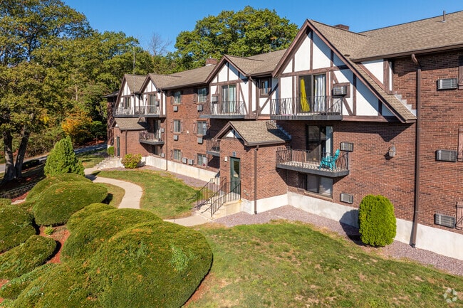 Building Photo - Royal Crest Marlboro