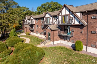 Building Photo - Royal Crest Marlboro