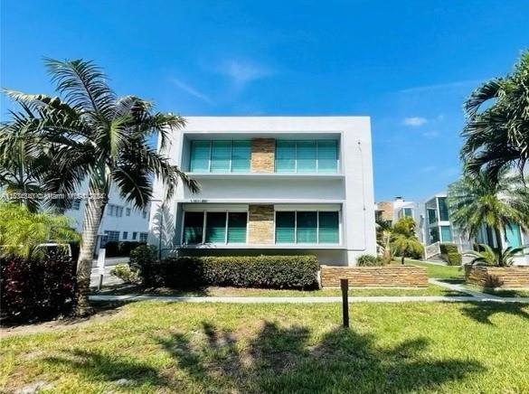 Primary Photo - 10178 Collins Ave