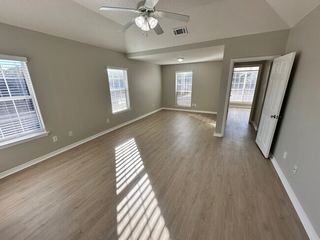 Foto del edificio - 27094 Stratford Glen Dr