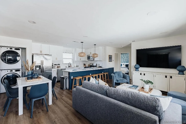 Building Photo - 1231 Center Ave