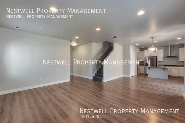 Foto del edificio - $250 OFF 1ST MONTH'S RENT - Modern 3-bed H...