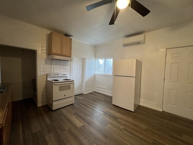 Building Photo - 1803 SE Salem Ave