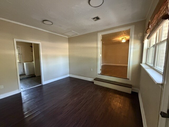 Foto del edificio - Move In Special! 50% Off First Months Rent