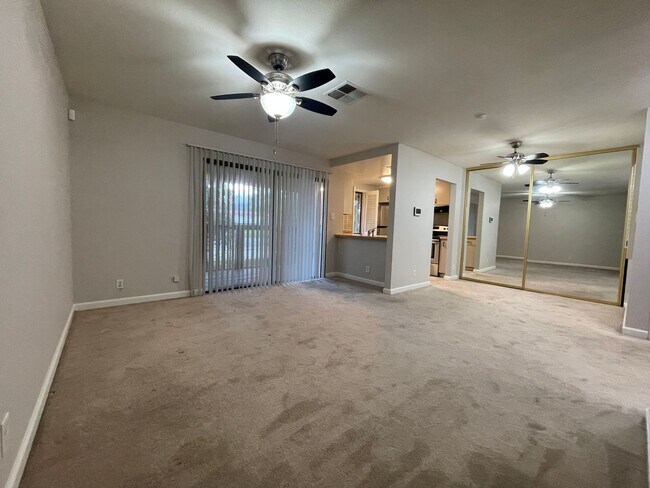 Building Photo - 2416 Shadow Ln