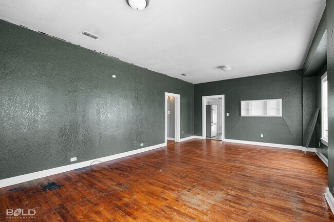 Foto del edificio - Check This Charming 1 Bed 1 Bath Out!