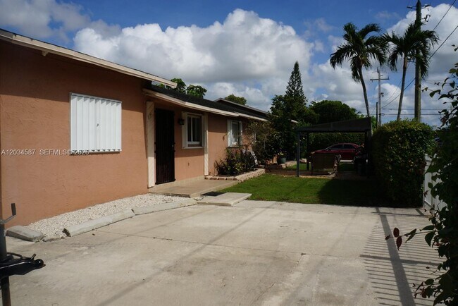 Foto del edificio - 67 NE 13th St