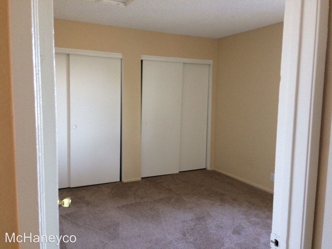 Foto del edificio - 7912-7912 Bennett Ave