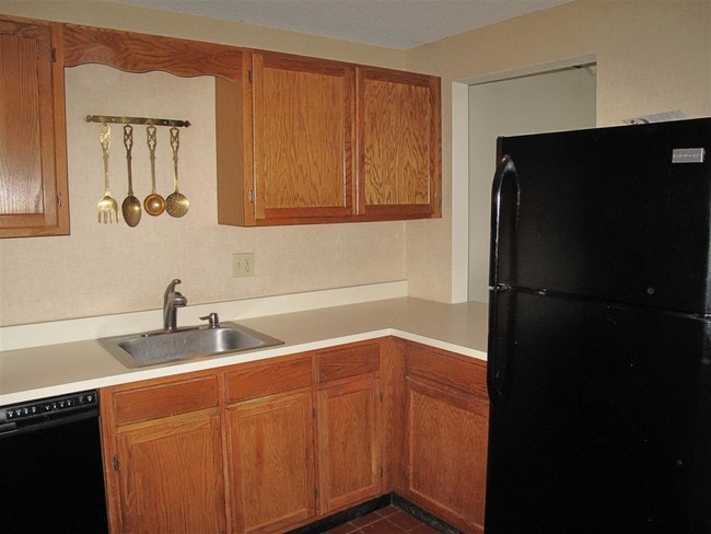 Building Photo - 89 Village Way