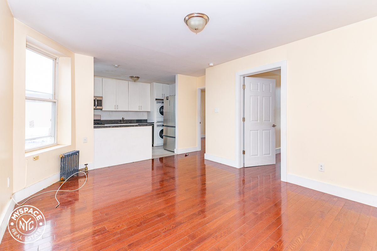 Primary Photo - 1050 Lafayette Ave