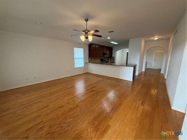 Building Photo - 375 Primrose Way
