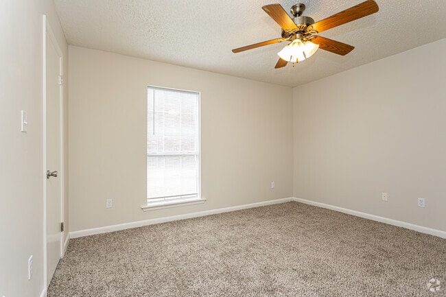 2BR, 2BA - 1,052SF - Oak Alley Apartments
