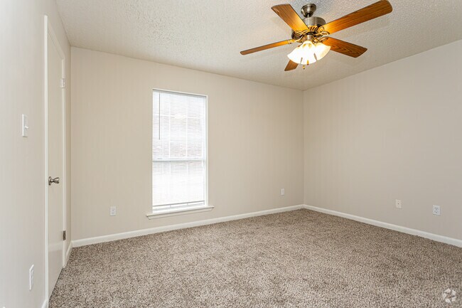 2BR, 2BA - 1,052SF - Oak Alley Apartments