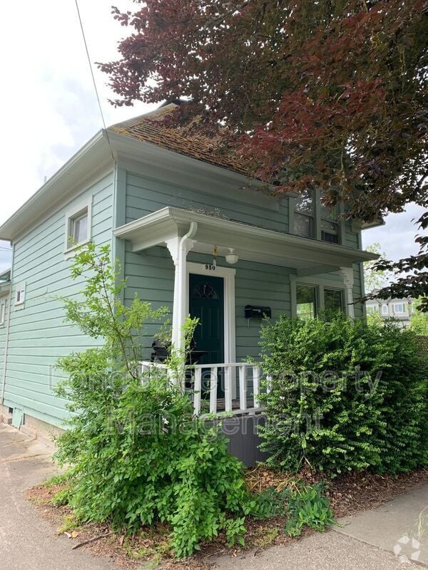 Building Photo - 950 SW Jefferson Ave
