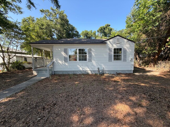 Building Photo - 10 Ruberia Ave