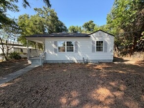 Building Photo - 10 Ruberia Ave