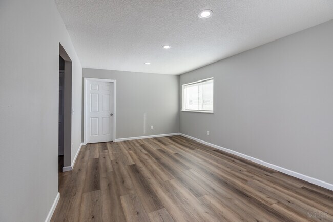 Foto del edificio - 2013 Columbia Blvd