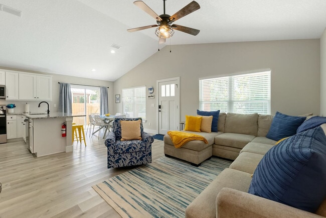 Building Photo - 1004 Josiah St