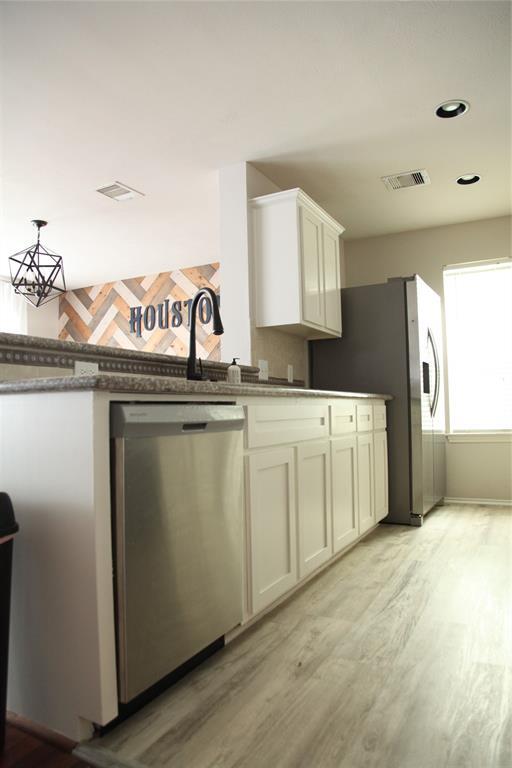 Building Photo - 2631 Woodridge Manor Dr