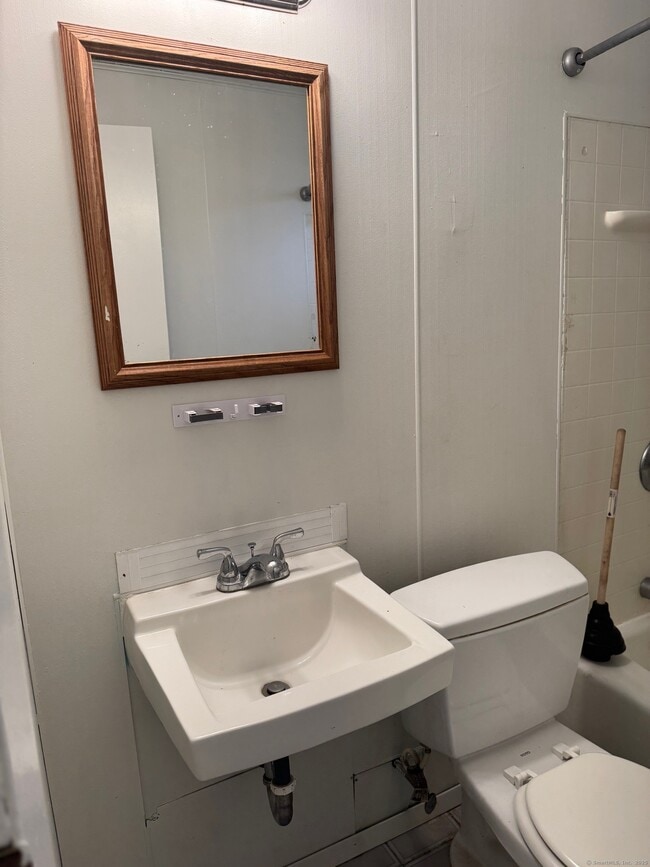 Building Photo - 820 Mansfield City Rd