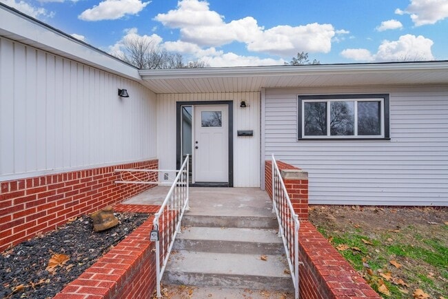 Building Photo - 1520 N Yale Blvd