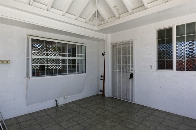 Building Photo - 195 Sanchez Dr