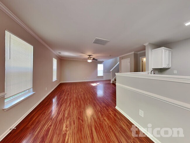 Foto del edificio - 6716 Commack Dr