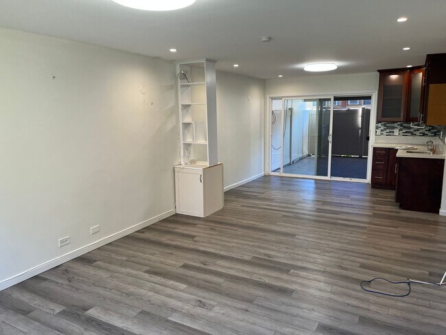 Building Photo - Hale Ola: 4 Bedroom/2 Bath Townhome in Pea...