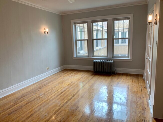 Foto del edificio - 215 Washington Blvd