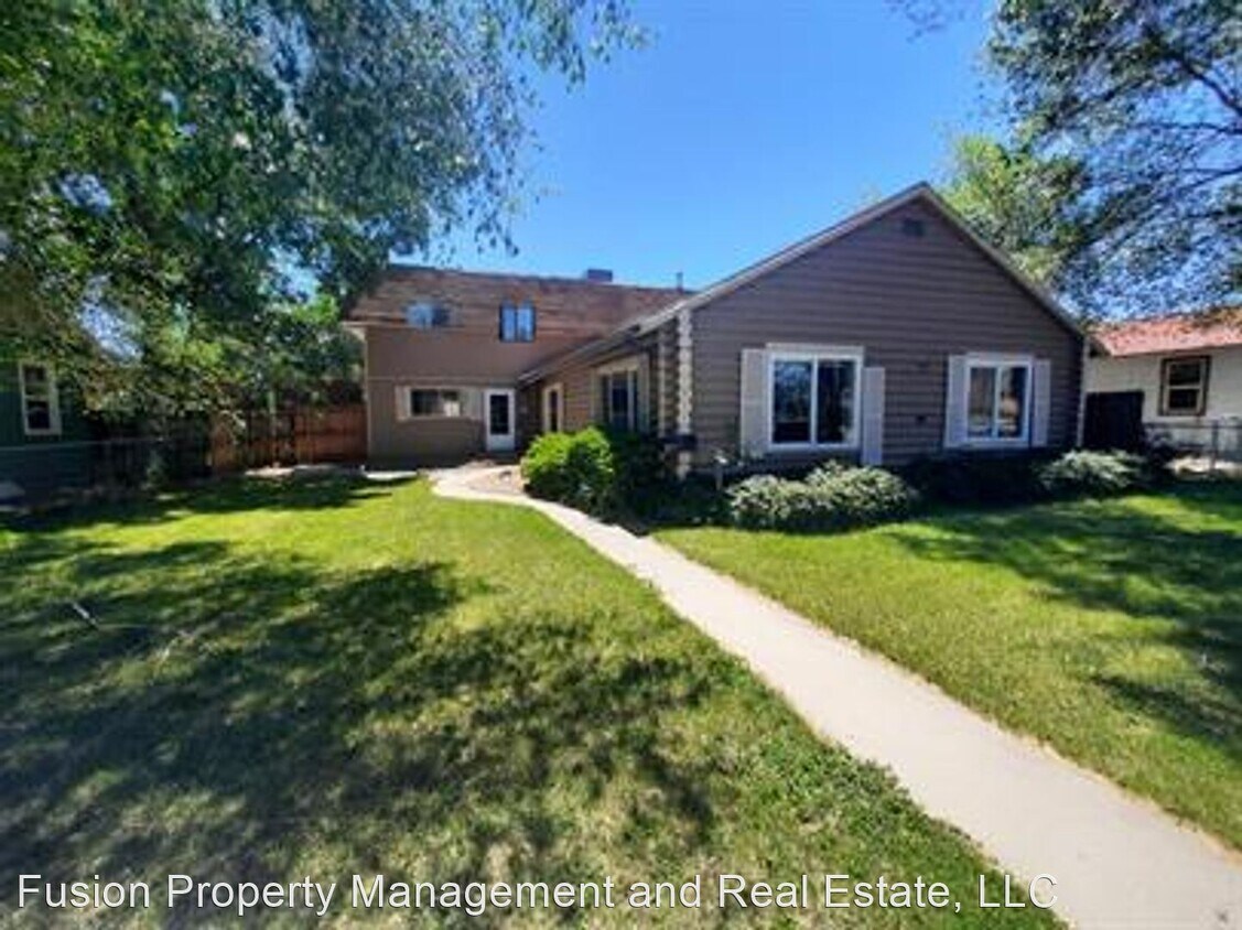 Primary Photo - 5 br, 2.5 bath House - 1825 Orchard Ave