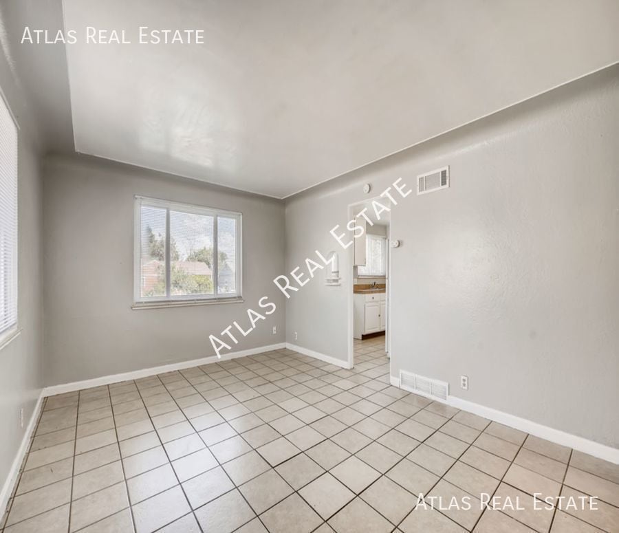 Primary Photo - Beautiful 2 bedroom one bath apartment. Av...