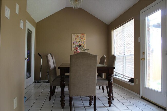 Foto del edificio - 3800 Virginia Pine Dr