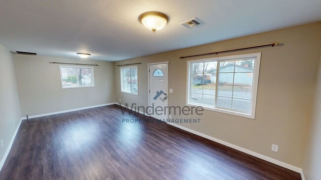 Building Photo - 1340 Umatilla St