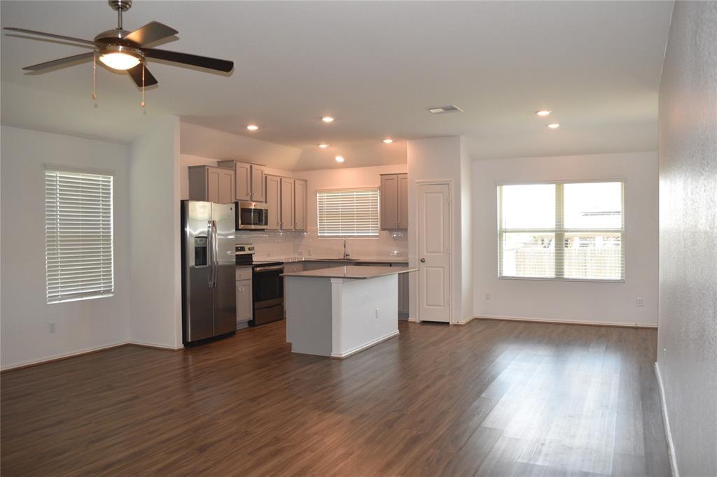 Building Photo - 309 COSMOS LN