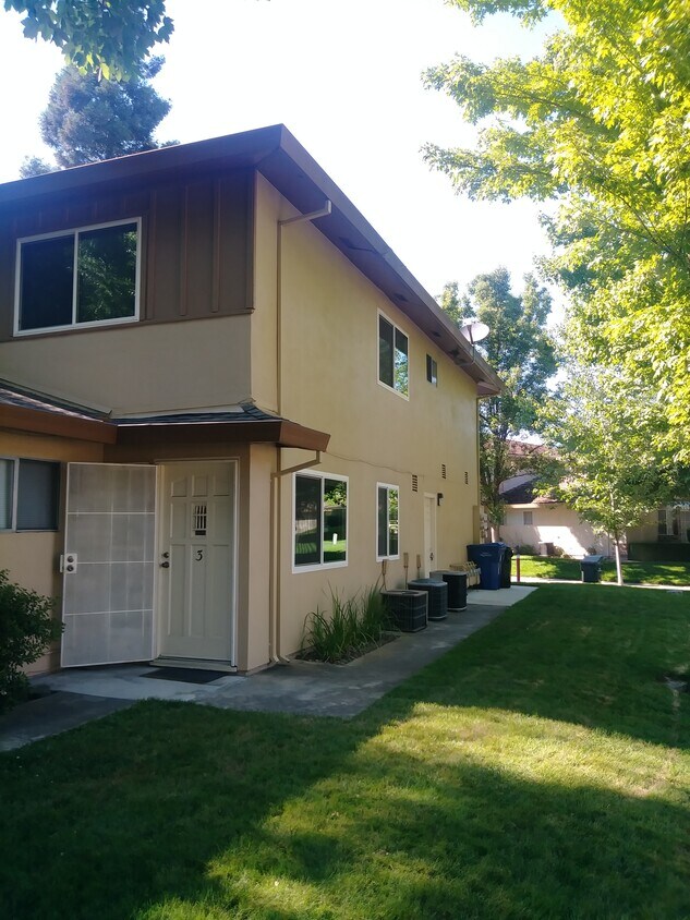 Foto principal - 5100 Connecticut Dr