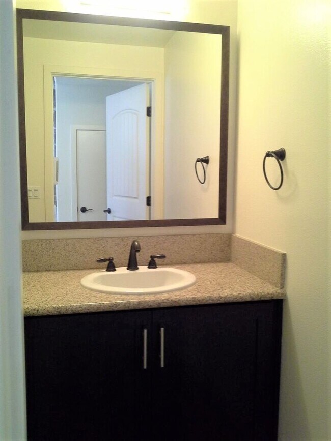 Foto del edificio - Ventura Cannery Condo - Two Bedroom locate...