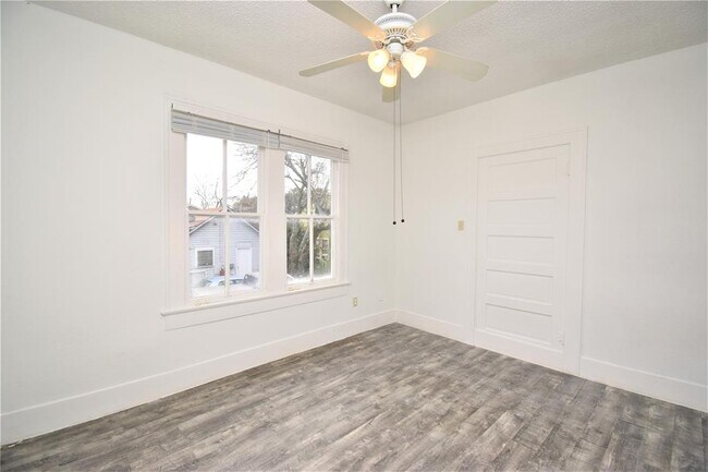 Building Photo - 4506 Avenue P 1/2