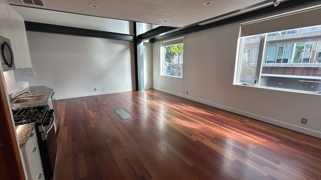 Building Photo - East Village 1BD Two Story Loft!!