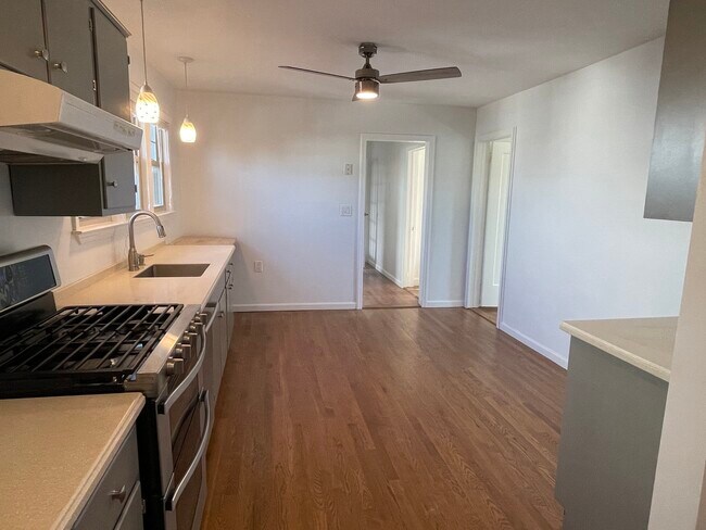 Cocina con espacio para comedor - 71 Madison Rd