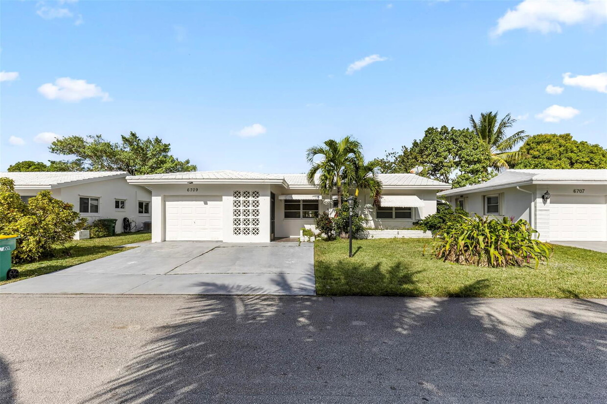 Foto principal - 6709 NW 72nd St